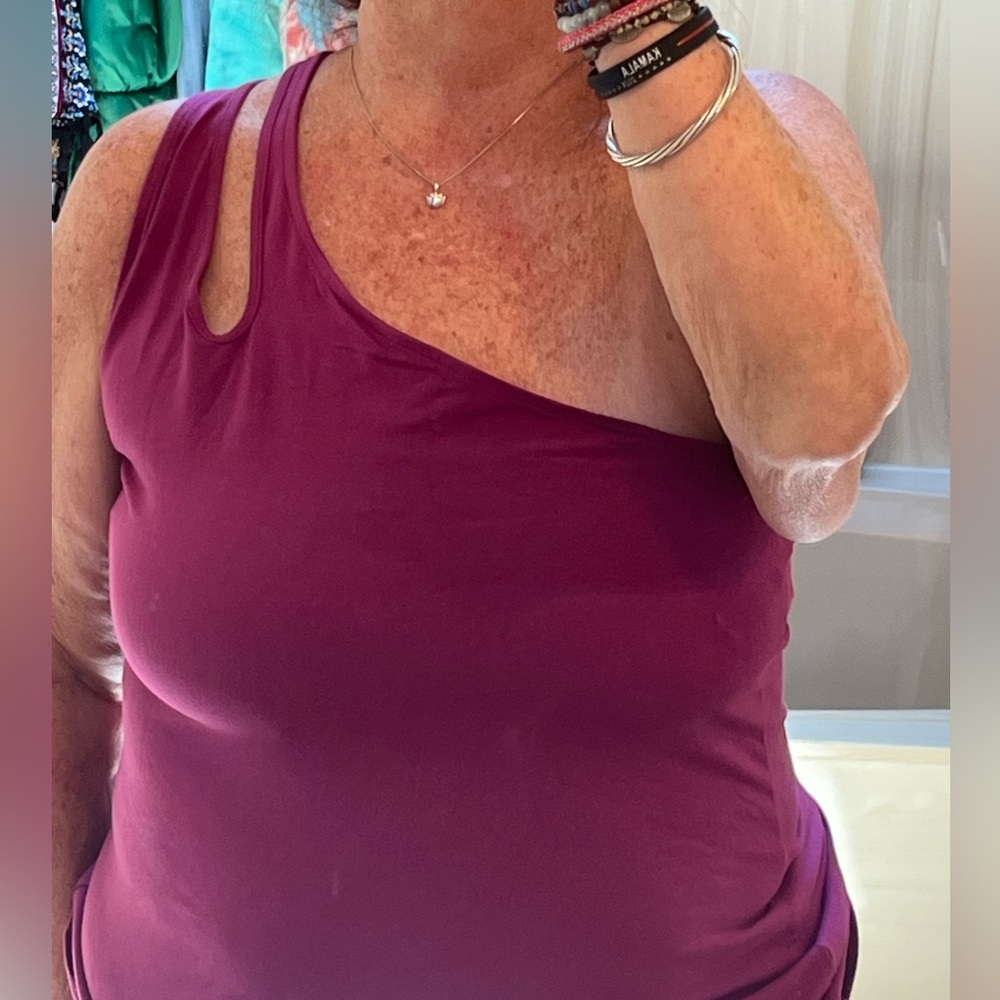 torrid One-Shoulder Cutout Tank Top in Plum